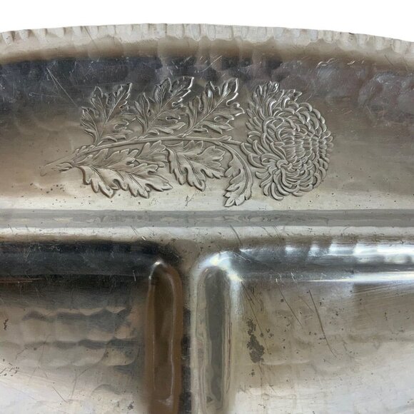 Trade Continental Hand Wrought Small Oval Divided Server Mum Hammered Aluminum - Picture 3 of 7